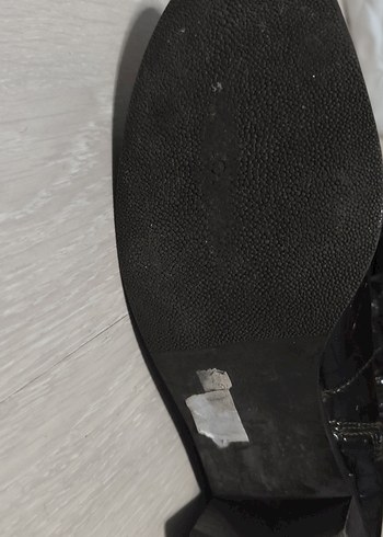 Kahverengi Deri Yılan Desenli Tokalı Diz Boyu Çizme - Görsel 4