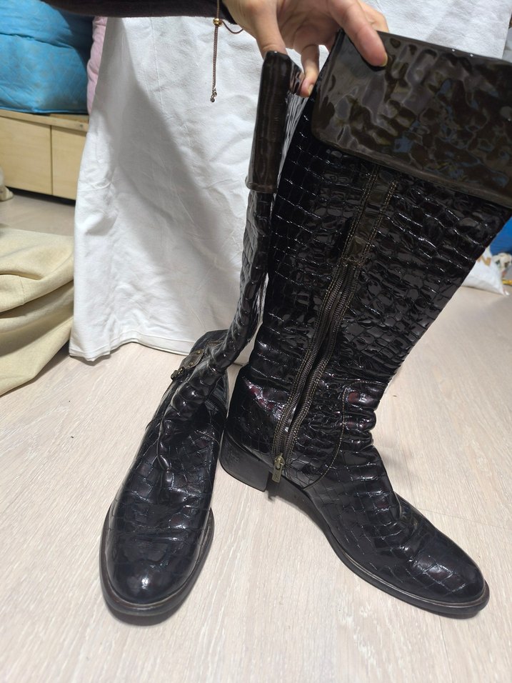 Kahverengi Deri Yılan Desenli Tokalı Diz Boyu Çizme - Görsel 2