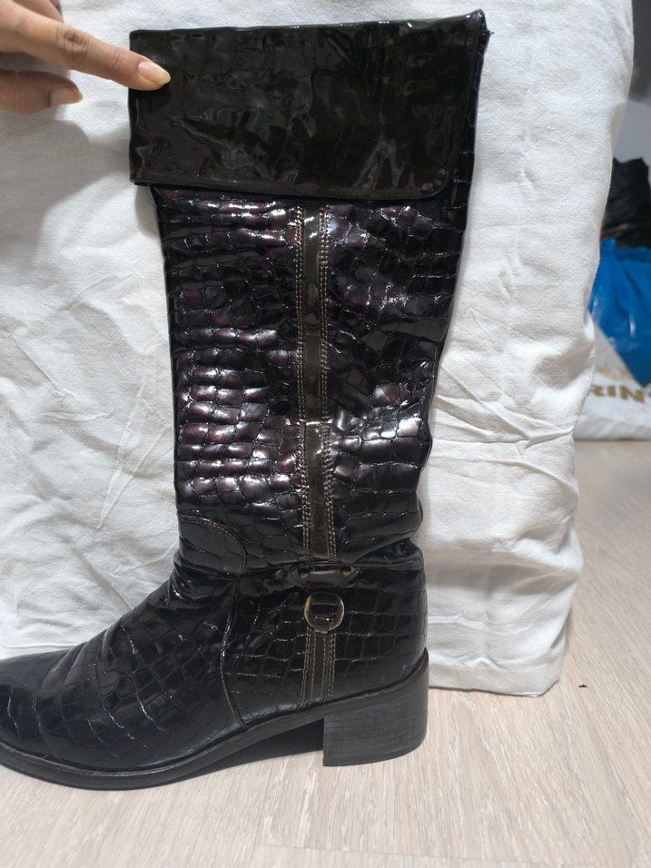 Kahverengi Deri Yılan Desenli Tokalı Diz Boyu Çizme - Görsel 3