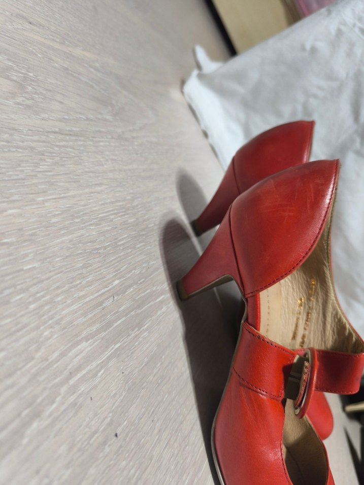 Kırmızı Deri Tokalı Dolgu Topuk Kadın Ayakkabı - Görsel 3