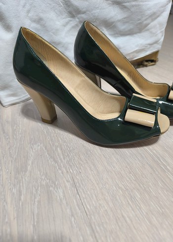 Kemer Detaylı Parlak Yeşil Stiletto - Görsel 2