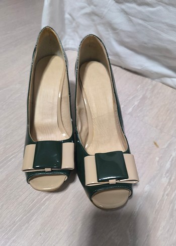 Kemer Detaylı Parlak Yeşil Stiletto - Görsel 4