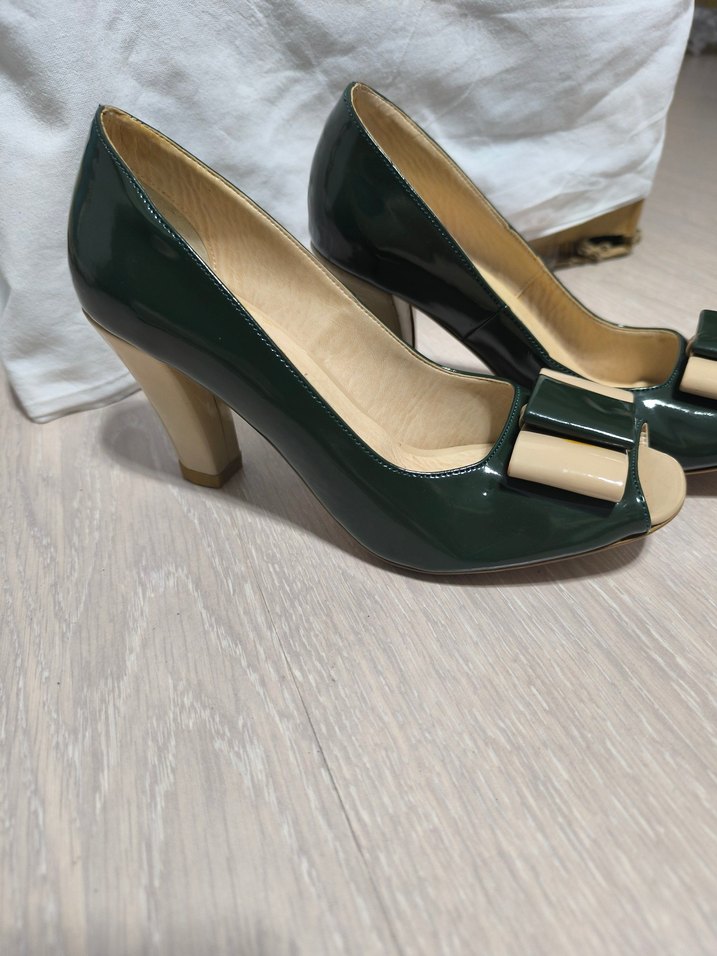 Kemer Detaylı Parlak Yeşil Stiletto - Görsel 2