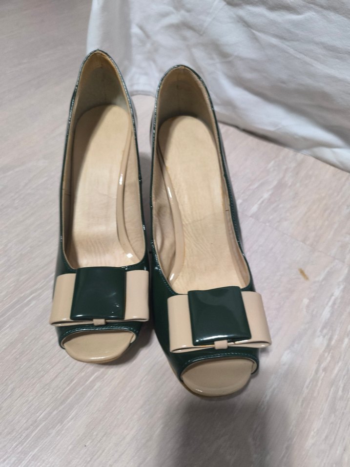 Kemer Detaylı Parlak Yeşil Stiletto - Görsel 4