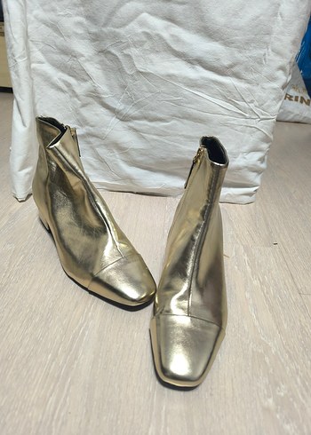 Altın Renk Parlak Deri Tokalı Kadın Bot - Görsel 2