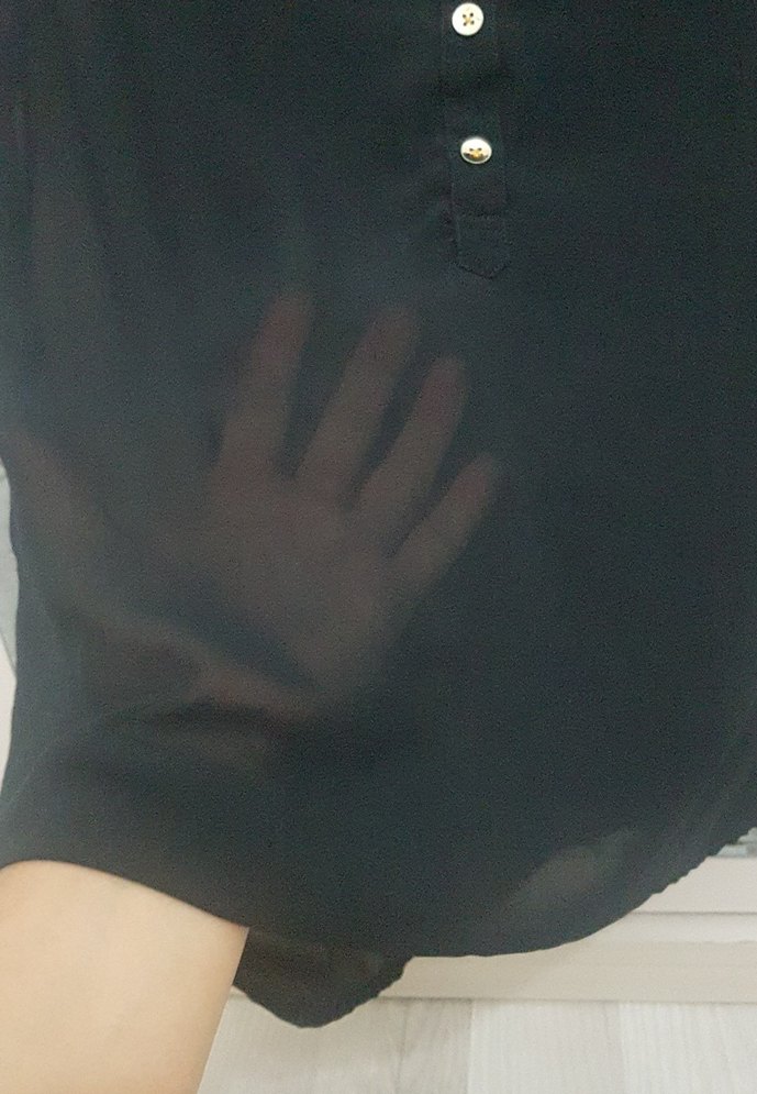 Siyah Düğmeli Kolsuz Gömlek - Görsel 3