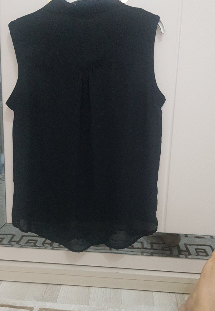 Siyah Düğmeli Kolsuz Gömlek - Görsel 5