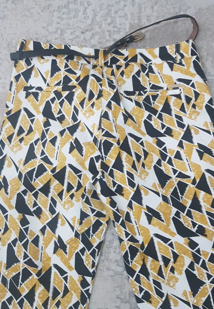 Desenli Sarı siyahi Kemerli Kadın Kumaş Pantolon - Görsel 5