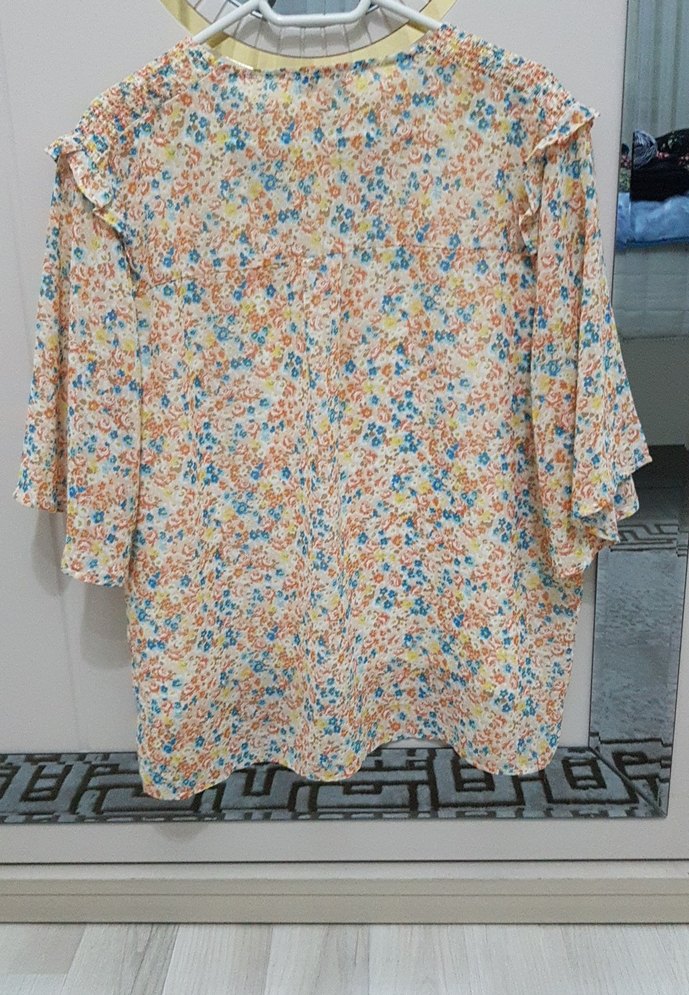 Kısa Kollu, V Yakalı, Fırfırlı Bohem Bluz - Görsel 4