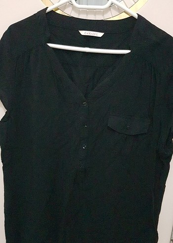 Siyah V Yaka Düğmeli Pamuk Tişört - Görsel 2