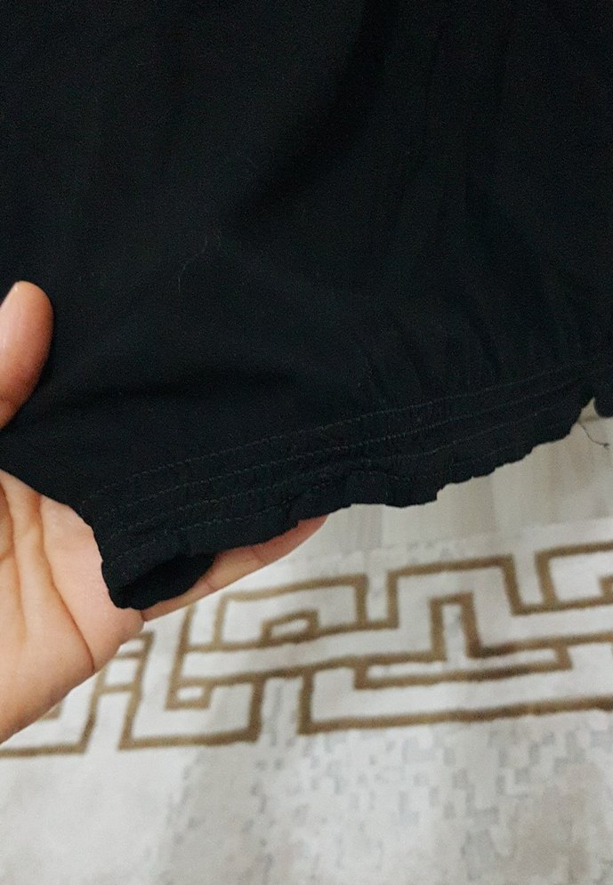 Siyah V Yaka Düğmeli Pamuk Tişört - Görsel 5