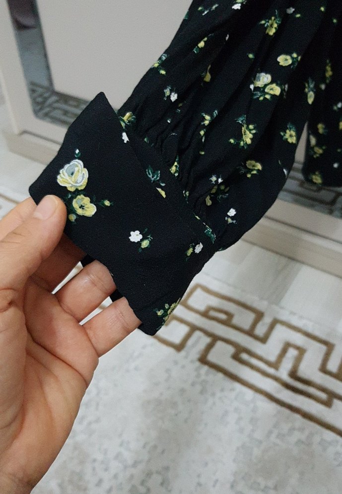 Siyah Çiçek Desenli Uzun Kollu Bluz - Görsel 3