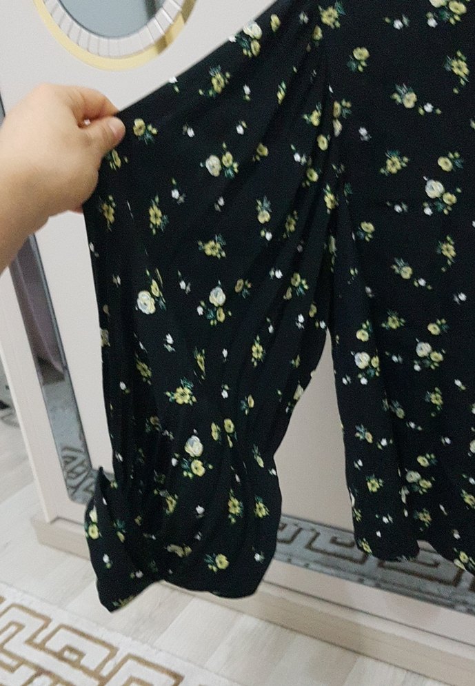 Siyah Çiçek Desenli Uzun Kollu Bluz - Görsel 2