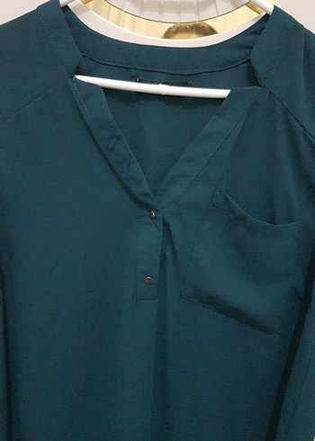 Düğmeli V Yaka Kolsuz Bluz - Görsel 2