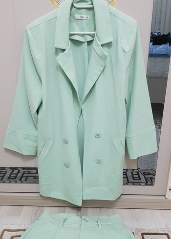 Düğmeli Yeşil Kısa Kol Blazer ve sort takim - Görsel 2