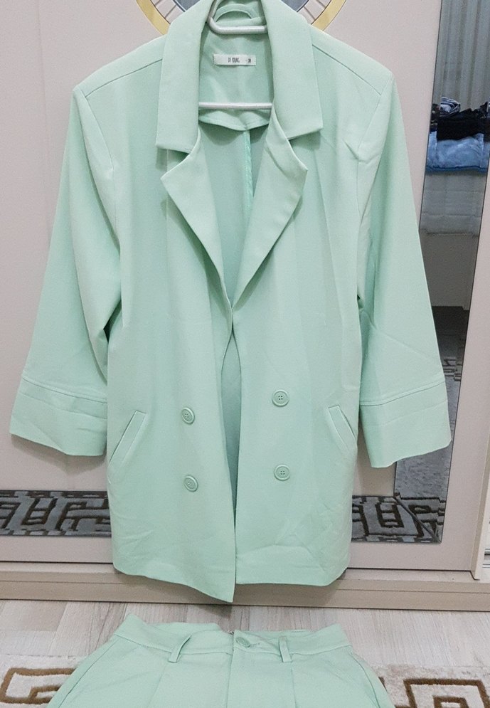 Düğmeli Yeşil Kısa Kol Blazer ve sort takim - Görsel 2