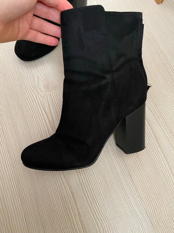 Siyah Süet Tokalı Topuklu Kadın Bot — görsel 3/9