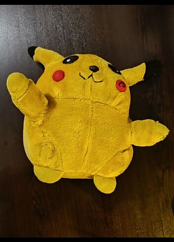 Peluş pikachu