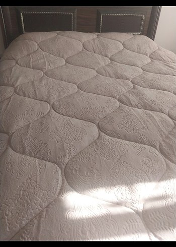 Bej Renkli Kabartmalı Yatak Örtüsü-Yorgan - Görsel 2