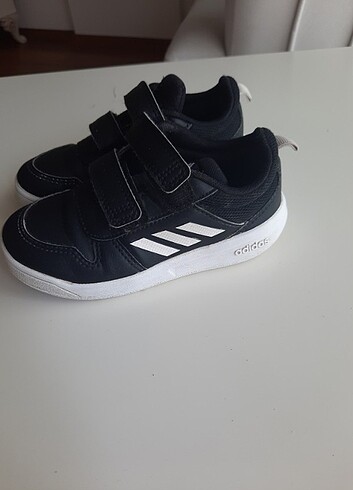 Adidas 26 numara ayakkabı
