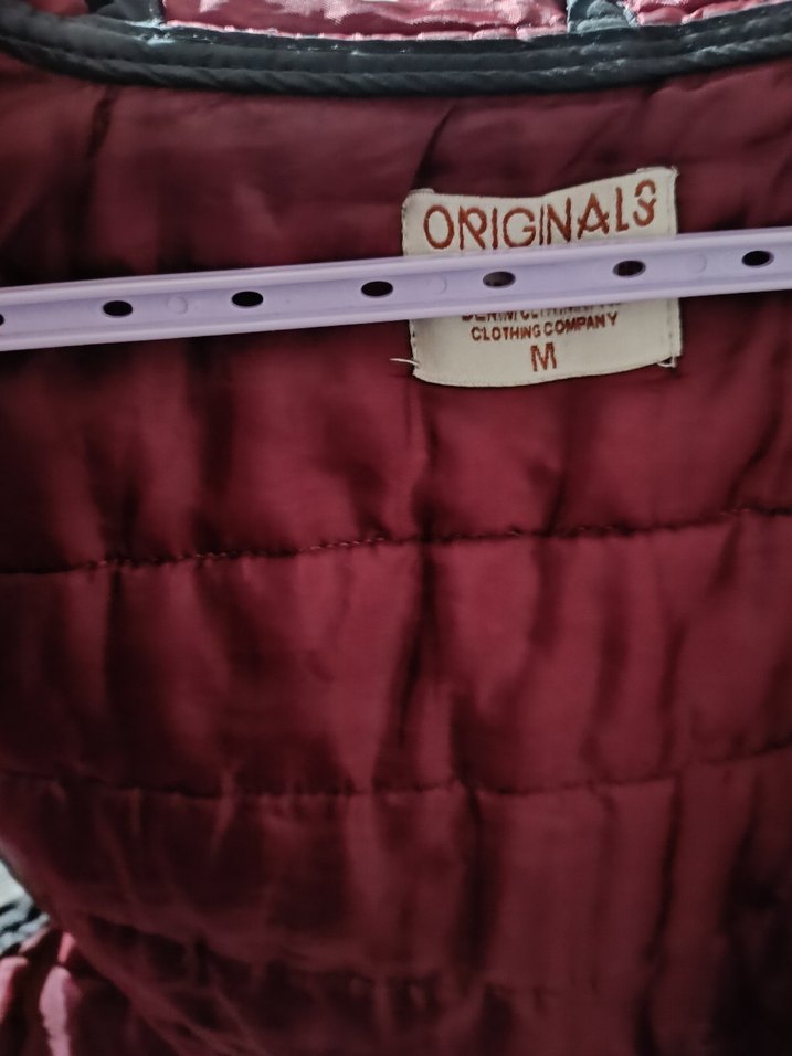 Siyah Düğmeli Yüksek Yakalı Kolsuz Kadın Yelek - Görsel 3