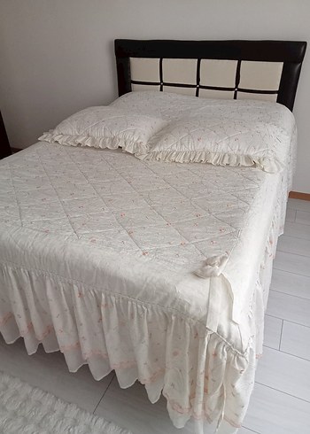 Nakışlı Krem Yatak Örtüsü - Görsel 3