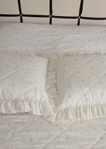 Nakışlı Krem Yatak Örtüsü - Görsel 4