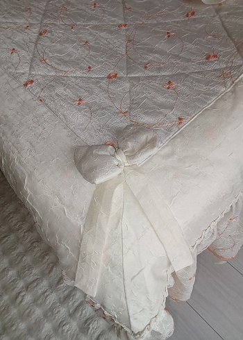 Nakışlı Krem Yatak Örtüsü - Görsel 6