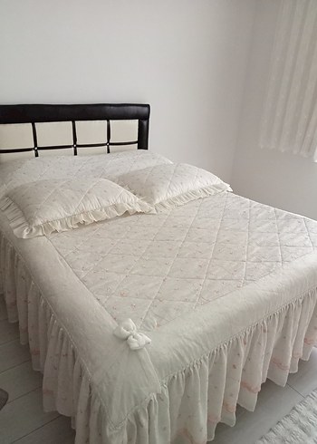 Nakışlı Krem Yatak Örtüsü - Görsel 2