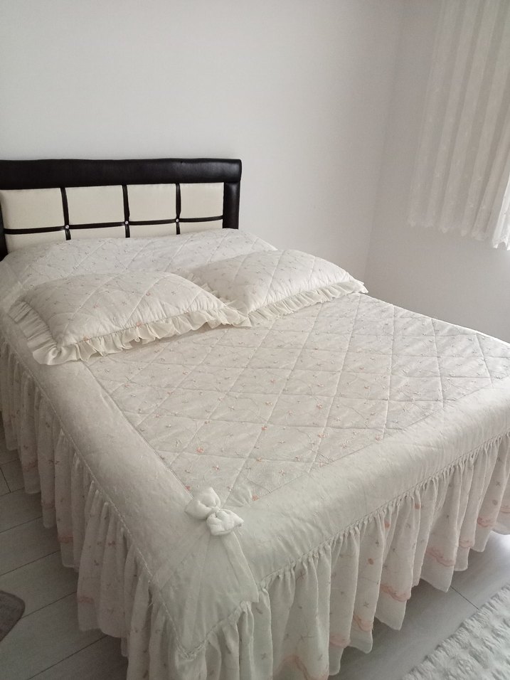 Nakışlı Krem Yatak Örtüsü - Görsel 2