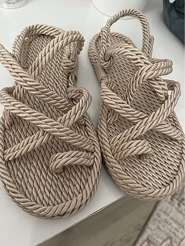 Bershka Hasır sandalet