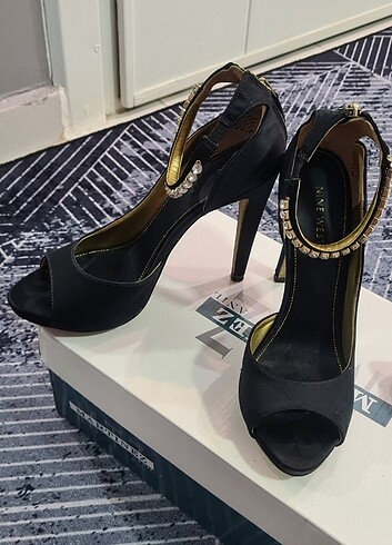 37,5 Beden Ninewest topuklu ayakkabi
