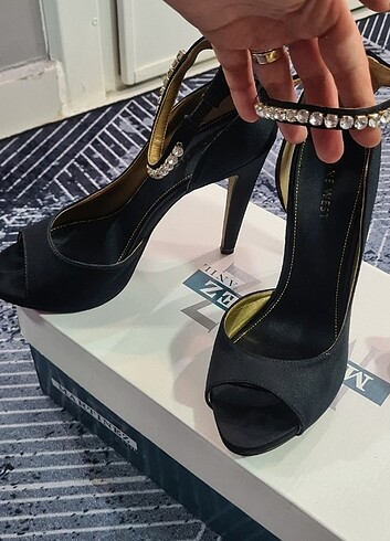 37,5 Beden siyah Renk Ninewest topuklu ayakkabi