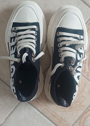 Kadın Beyaz Elastik Bağcıklı Sneaker