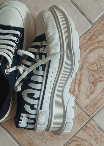 Alexander McQueen Kadın Beyaz Elastik Bağcıklı Sneaker