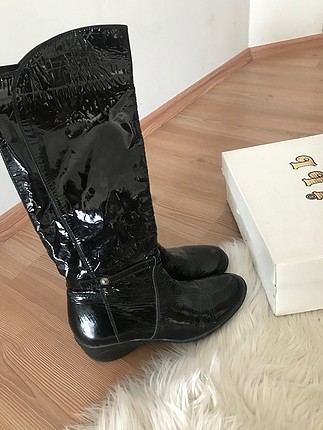 Siyah rugan çizme