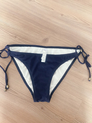 Lacivert ipli bikini altı