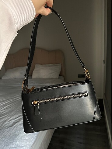 Guess Guess canta