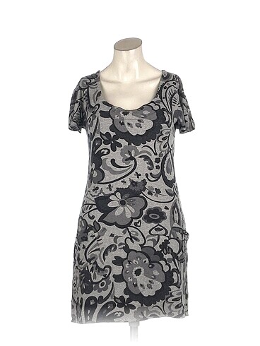 PreLoved Kısa Elbise %70 İndirimli.