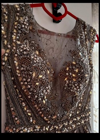 Boncuk İşlemeli V Yakalı Uzun Kahverengi Elbise - Görsel 2