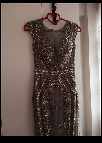 Boncuk İşlemeli V Yakalı Uzun Kahverengi Elbise - Görsel 6