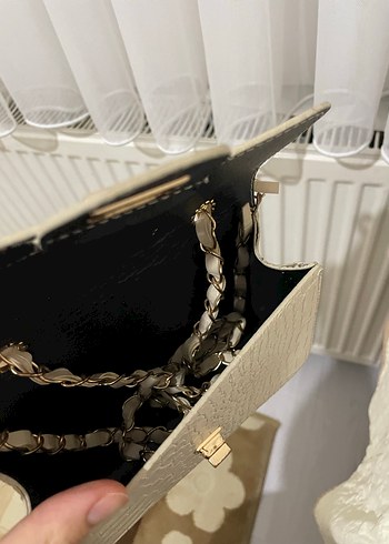 Klasik Zarafet Beyaz Yılan Derisi Desenli Çanta - Görsel 3