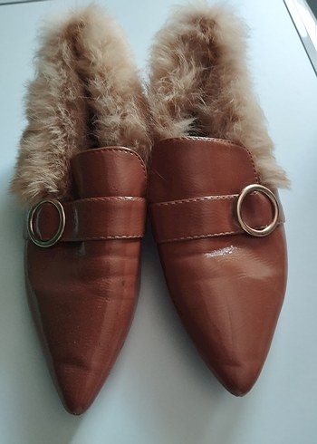 Kürk Detaylı Bej Deri Stiletto Kadın Babet