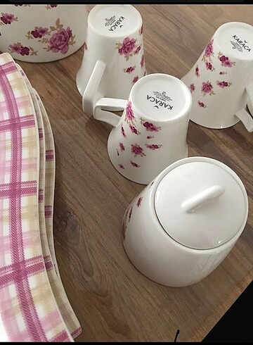 Beden Ürün Karaca?nın sadece bir fincan eksik ama hiç kullanılmadı diy