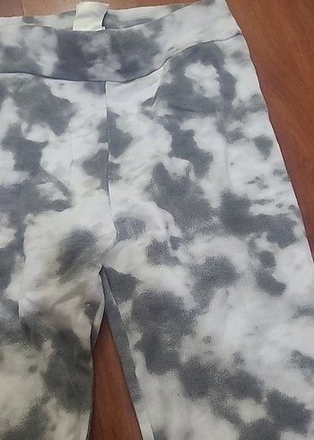 Gri Batik Desenli Kadın Tayt - Görsel 3