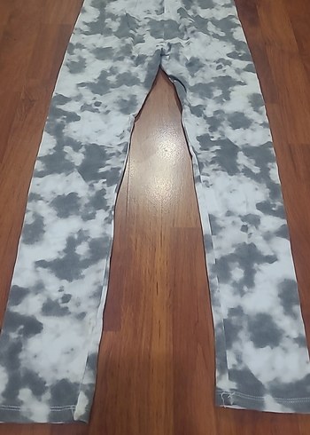 Gri Batik Desenli Kadın Tayt - Görsel 5