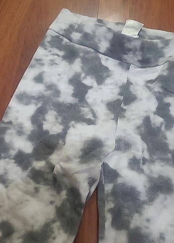 Gri Batik Desenli Kadın Tayt - Görsel 2