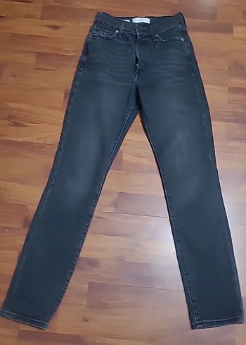 Mango Koyu Siyah Dar Kesim Jean