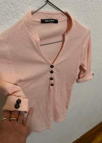 Düğmeli V Yaka Yavruağzı Kadın Tişört #Y2K - Görsel 4