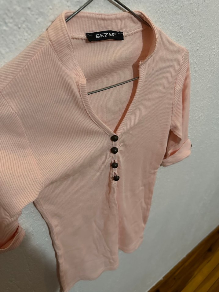 Düğmeli V Yaka Yavruağzı Kadın Tişört #Y2K - Görsel 3